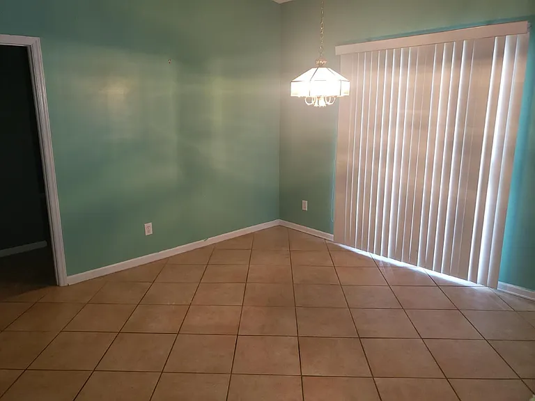 120 Breezewood Dr — Photo 3