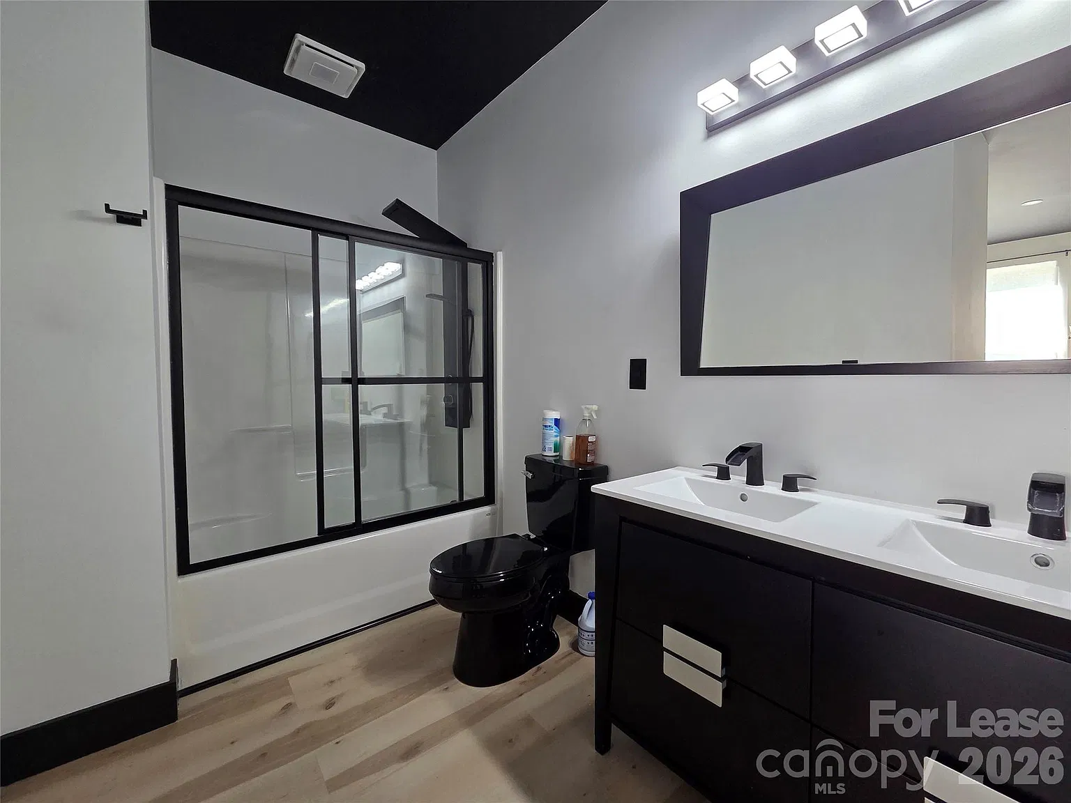 1 bed, 1.0 bath, 400 sqft, $1,025 — Photo 3