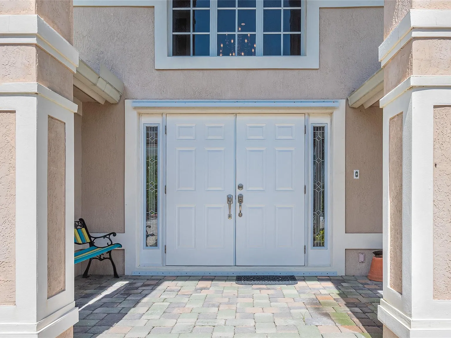 3 bed, 3.0 bath, 2389 sqft, $9,200 — Photo 3