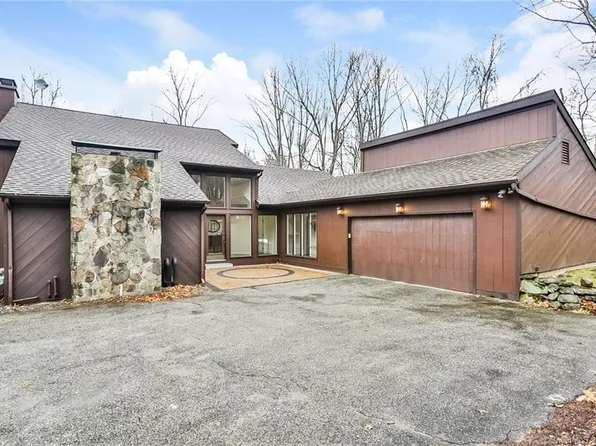 40 Stones Throw Road, Easton, CT 06612