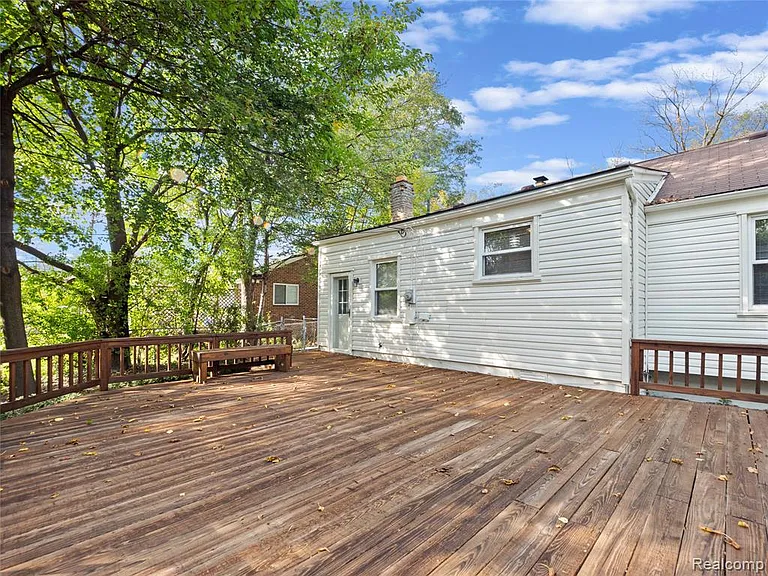 2046 Yorkshire Rd — Photo 38