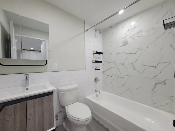 829 Greenwood Avenue image 8 of 17