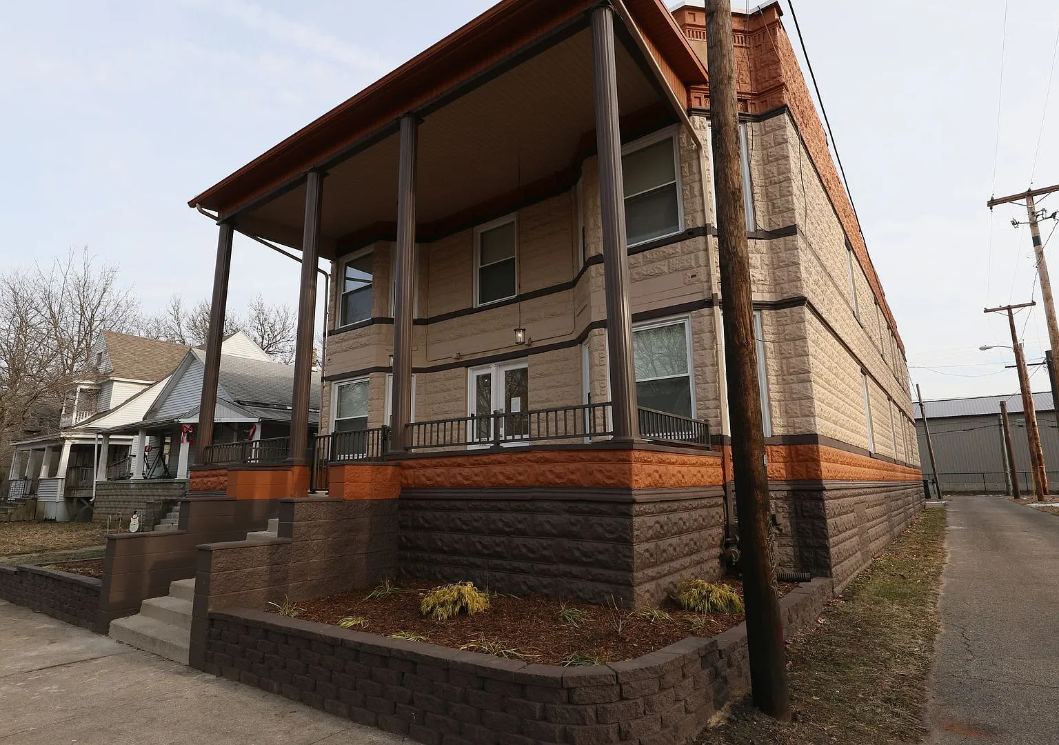 418-1 N 2nd — Photo 2