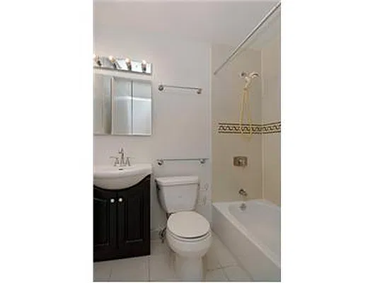 Rented by Douglas Elliman | media 19