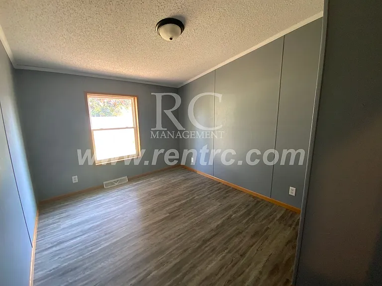 911 Central Ave — Photo 14