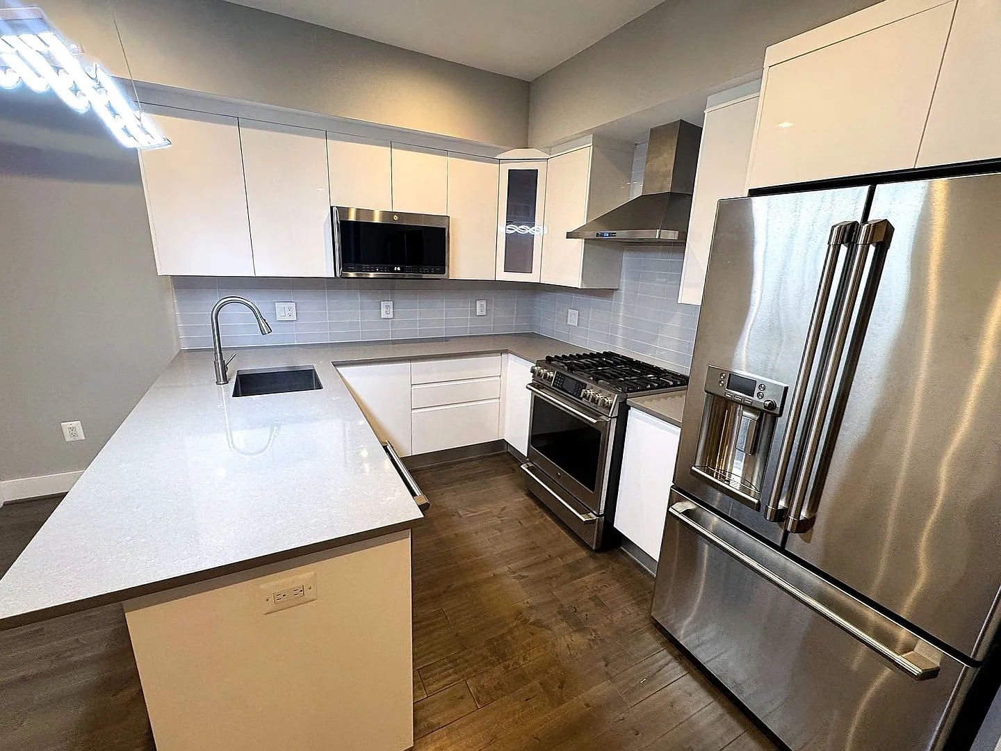 Spacious 2 bedroom/2 bathroom condo in a 2020 elevator building in Petworth — Photo 4