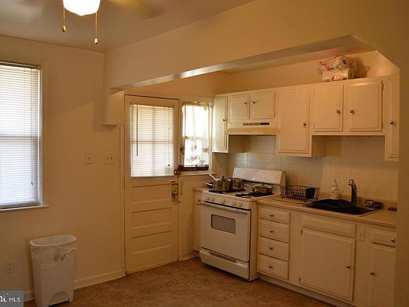 5th image of 2113 Harman Ave