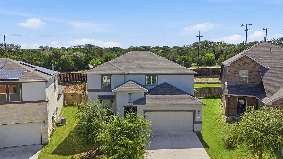 4 bed, 3.0 bath, 2233 sqft, $2,500 — Photo 2