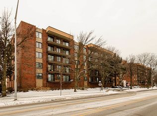 9560 Gross Point Rd APT 206B, Skokie, IL 60076