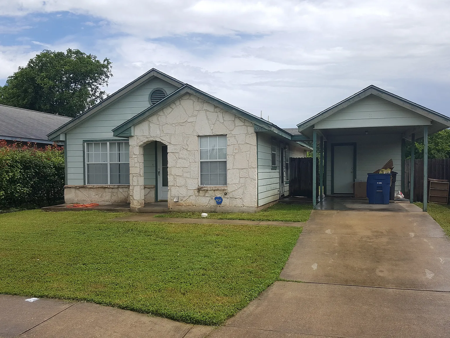 3 bed, 1053 sqft, $1,200 — Photo 1