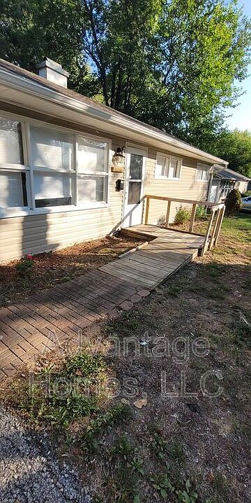 1st image of 11214 Crystal Ave
