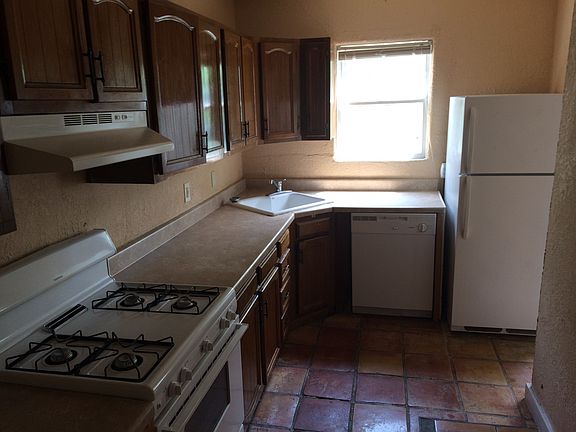 5th image of 420 W Elsmere Pl APT 2