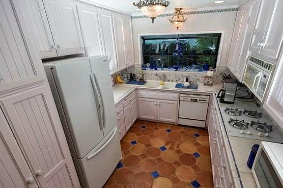 2nd image of 1701 Capistrano Cir