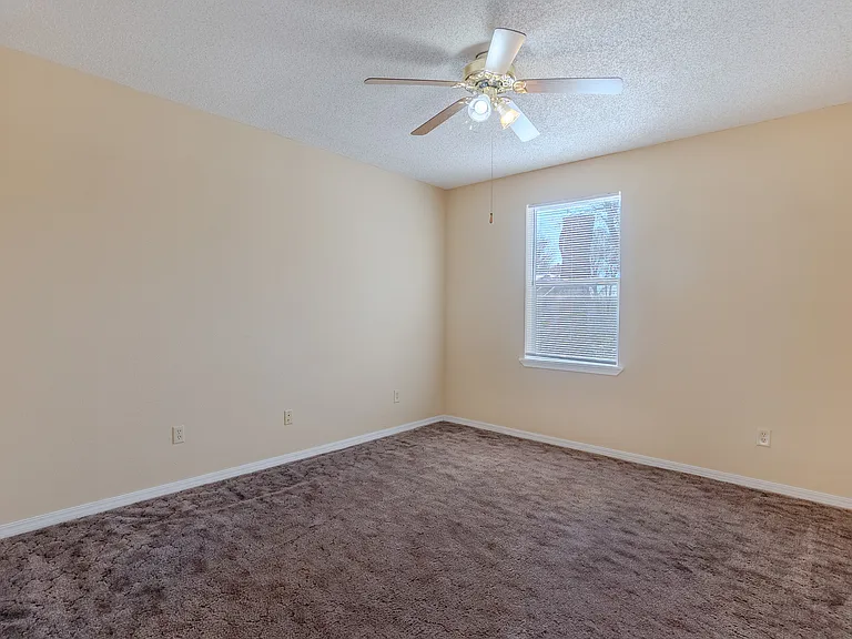 1121 Wallace St — Photo 13