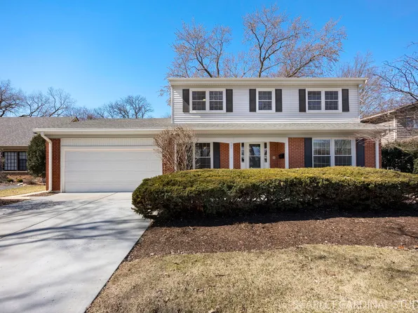 21 Pembroke Rd, Naperville, IL 60540
