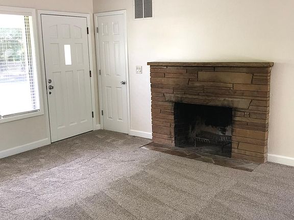 4th image of 410 NE 66th St