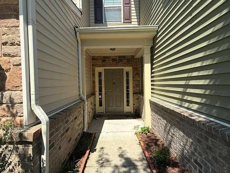 530 Whitworth Ln — Photo 2