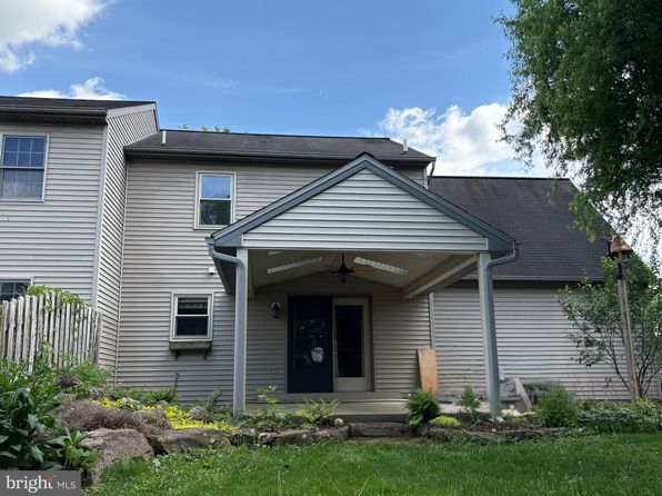 33 Pebble Creek Dr, Lititz, PA 17543