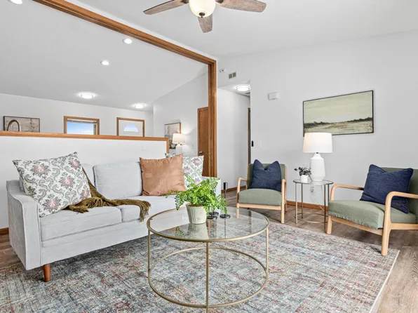 1016 W Ridge Ct, New Richmond, WI 54017