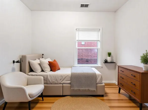 43 Manhattan Avenue image 4 of 25