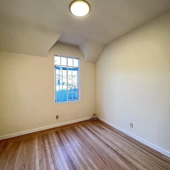 2541-2569 Le Conte Ave — Photo 7