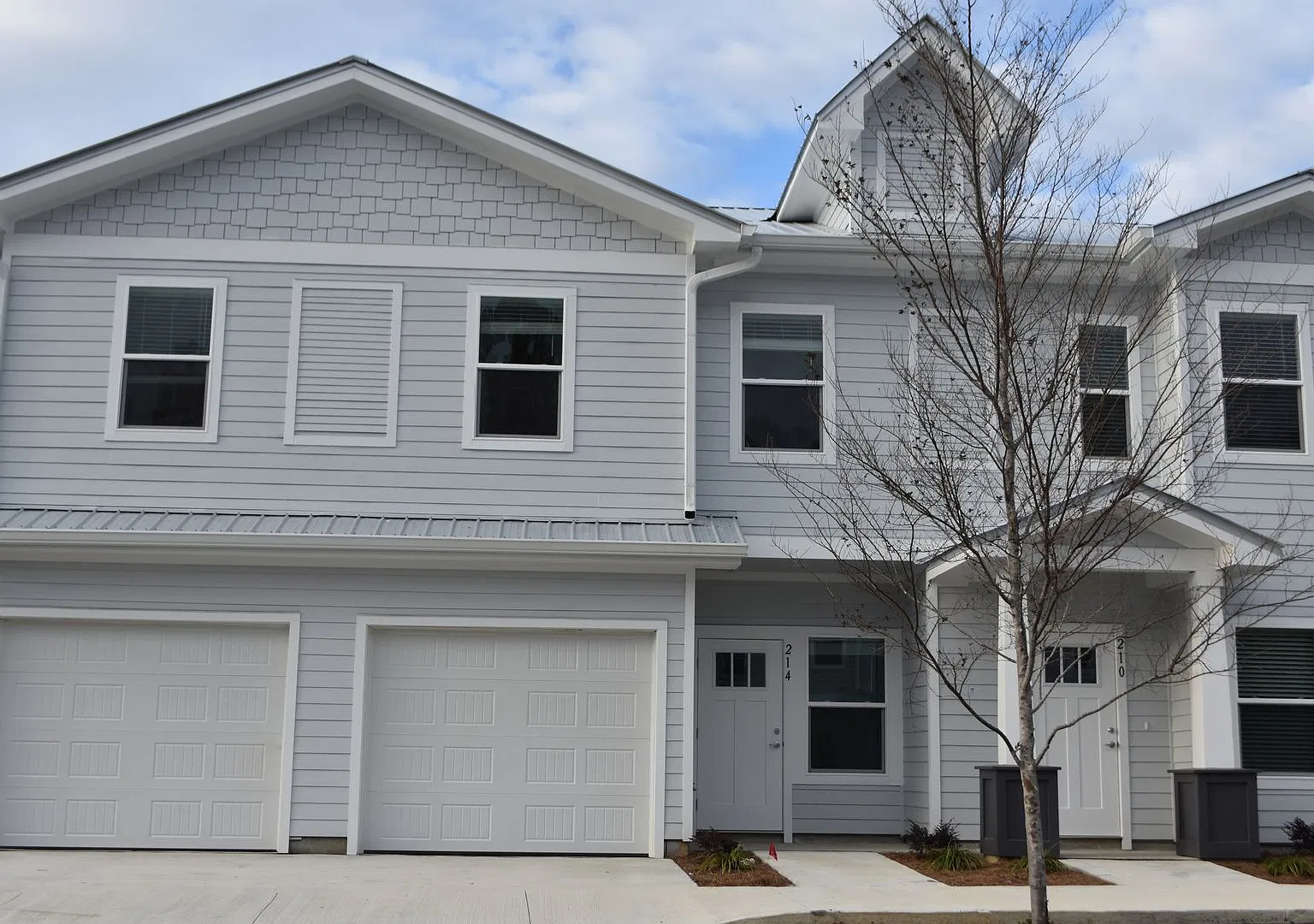 Available November 2026 - Garage Unit with Screened Porch - Verandas at Freeport - 3 Bed 2.5 Bath — Photo 1