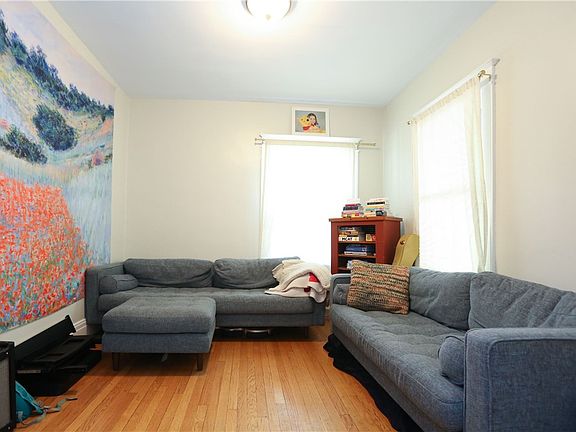 2nd image of 294 Laburnam Cres