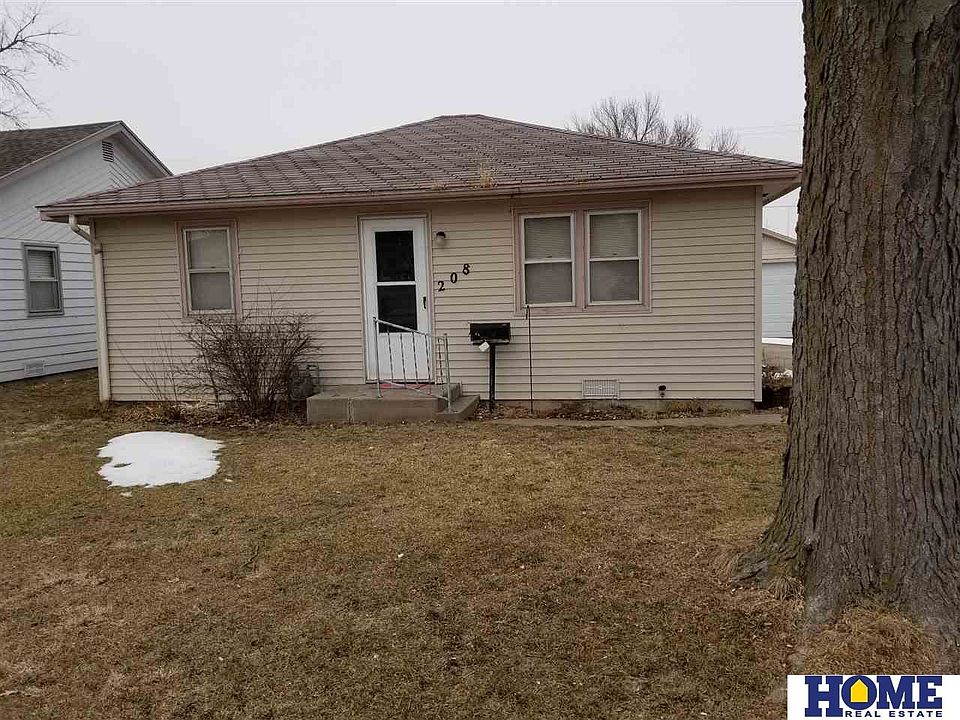 1st image of 208 W 16th St