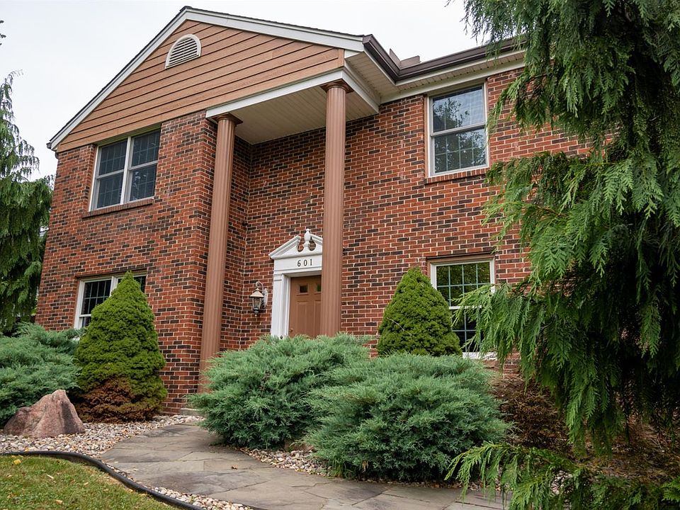 1st image of 601 White Oak Dr