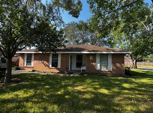 312 Brigadoon Ln, Friendswood, TX 77546