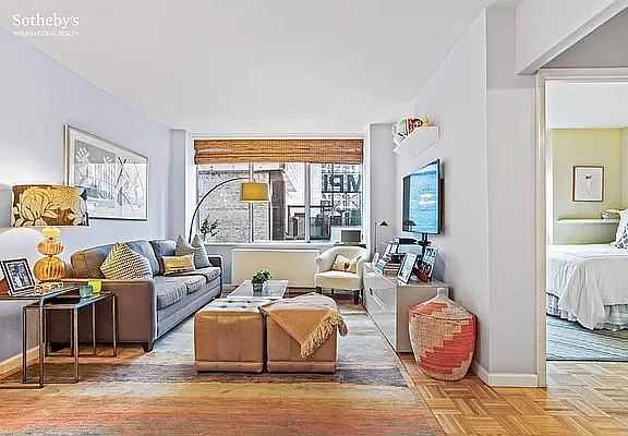 3rd image of 61 W 62nd St APT 16C