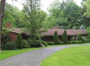 853 Dogwood Ln, Hermitage, PA 16148
