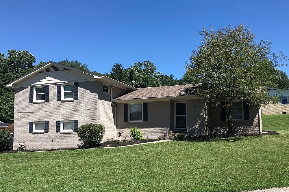 390 Park Pl photo 1