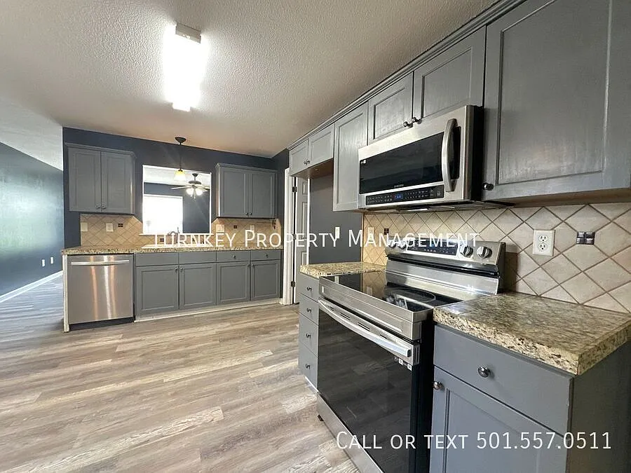 2919 Gage Dr — Photo 2