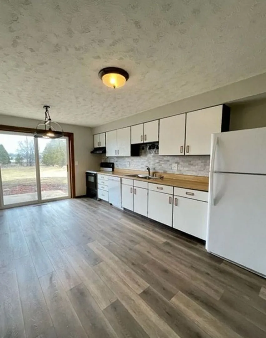 1352/1354 W. Hiawatha Drive — Photo 1
