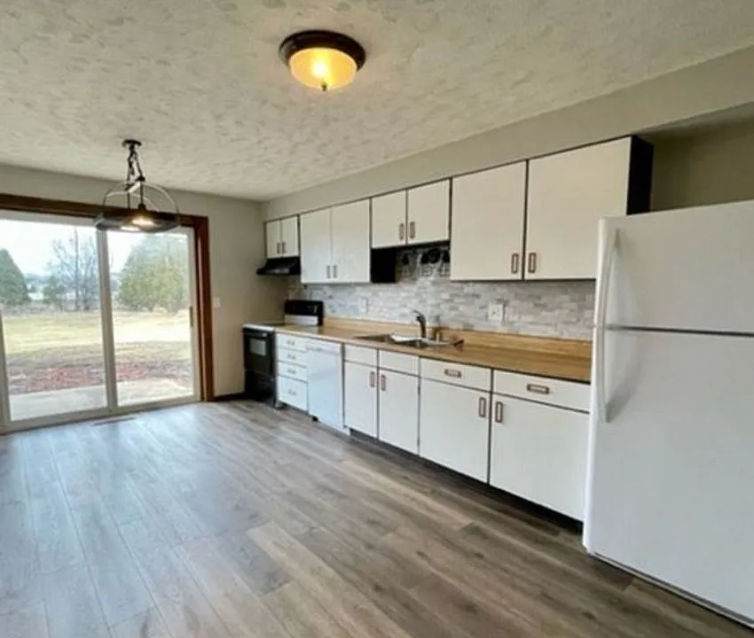1352 W Hiawatha Dr