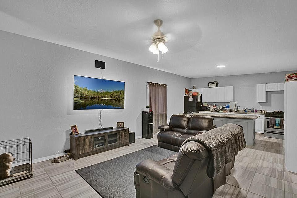 1st image of 3899 Vanderveer Dr