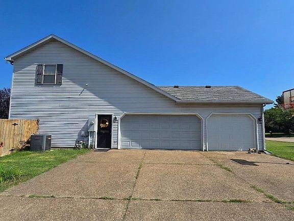 4th image of 4100 Clover Dr