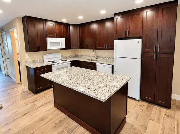 4429 S 27th St #B11, Lincoln, NE 68512