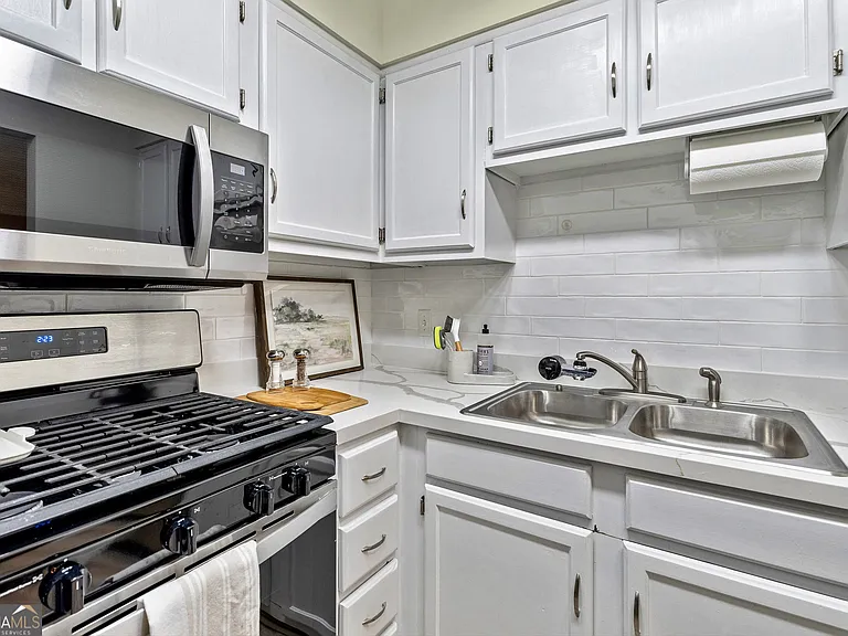 216 Flat Creek Ct — Photo 15