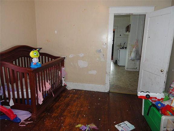 5th image of 1755 Falls St