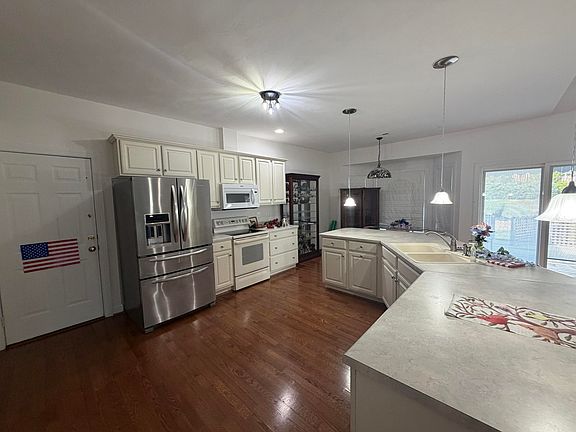 3rd image of 1308 Coronado Dr