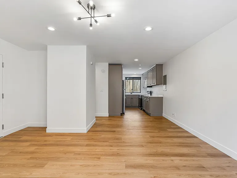 1016 E 900 S — Photo 13