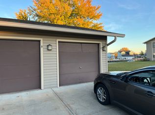 5820 Wilshire Ct UNIT C, Hanover Park, IL 60133