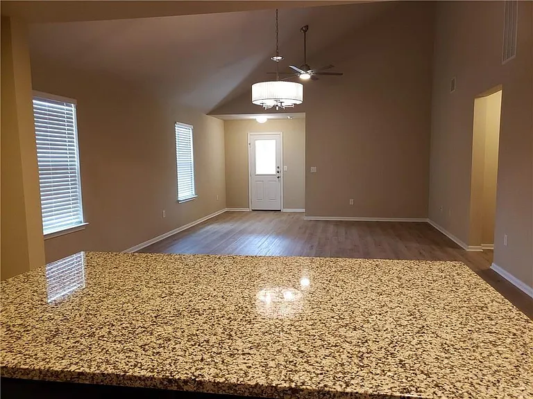 14909 Custis Ln — Photo 4