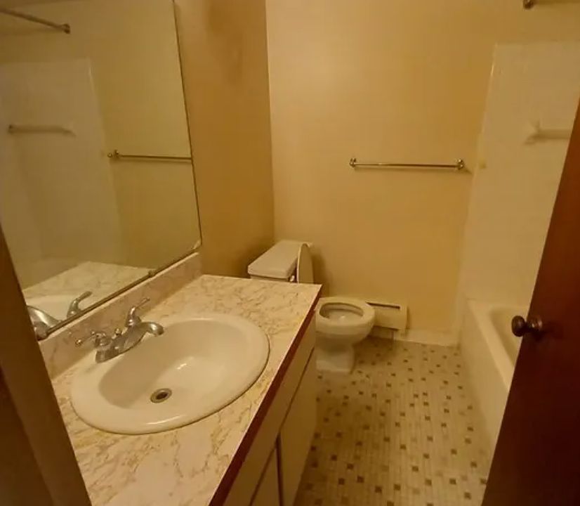 2nd image of 4535 Cadieux Rd APT 43