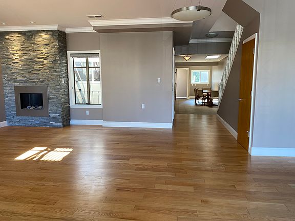 5th image of 835 Lombard St