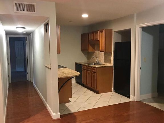 2nd image of 911 Penny Ln