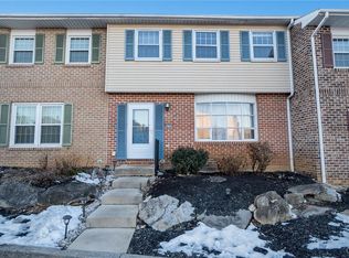 4589 N Hedgerow Dr, Allentown, PA 18103