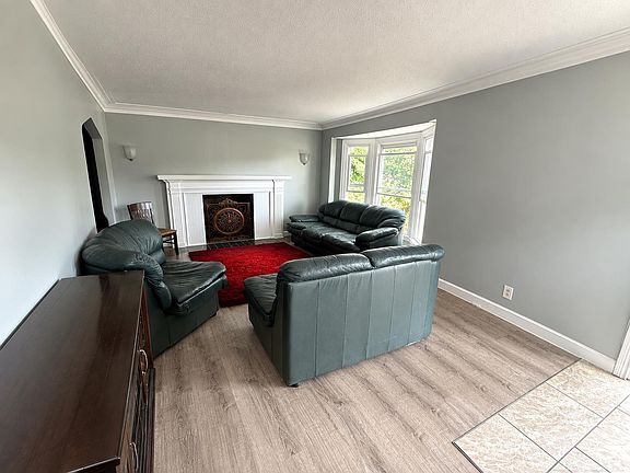 5th image of 13135 Kilbourne St